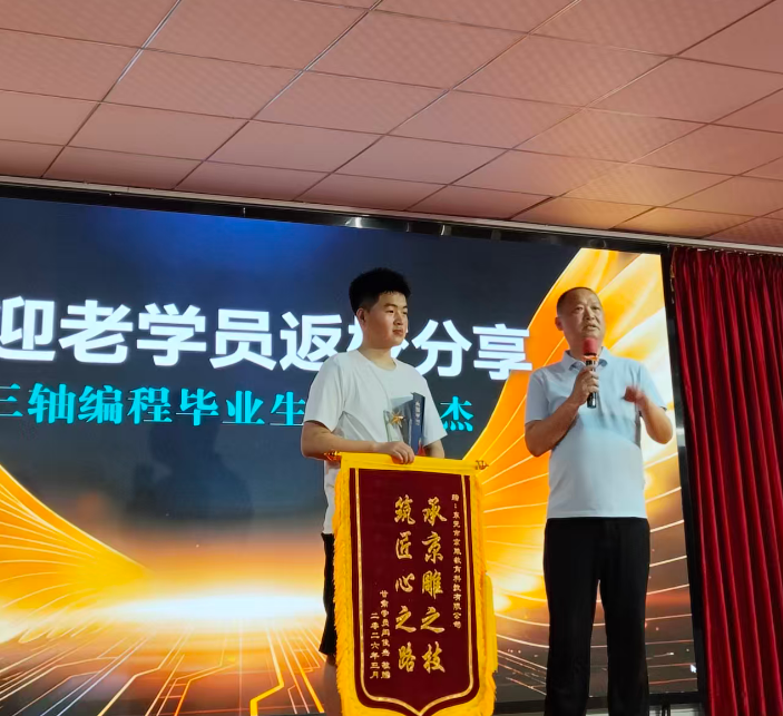 来自甘肃从小在窑洞长大的18岁