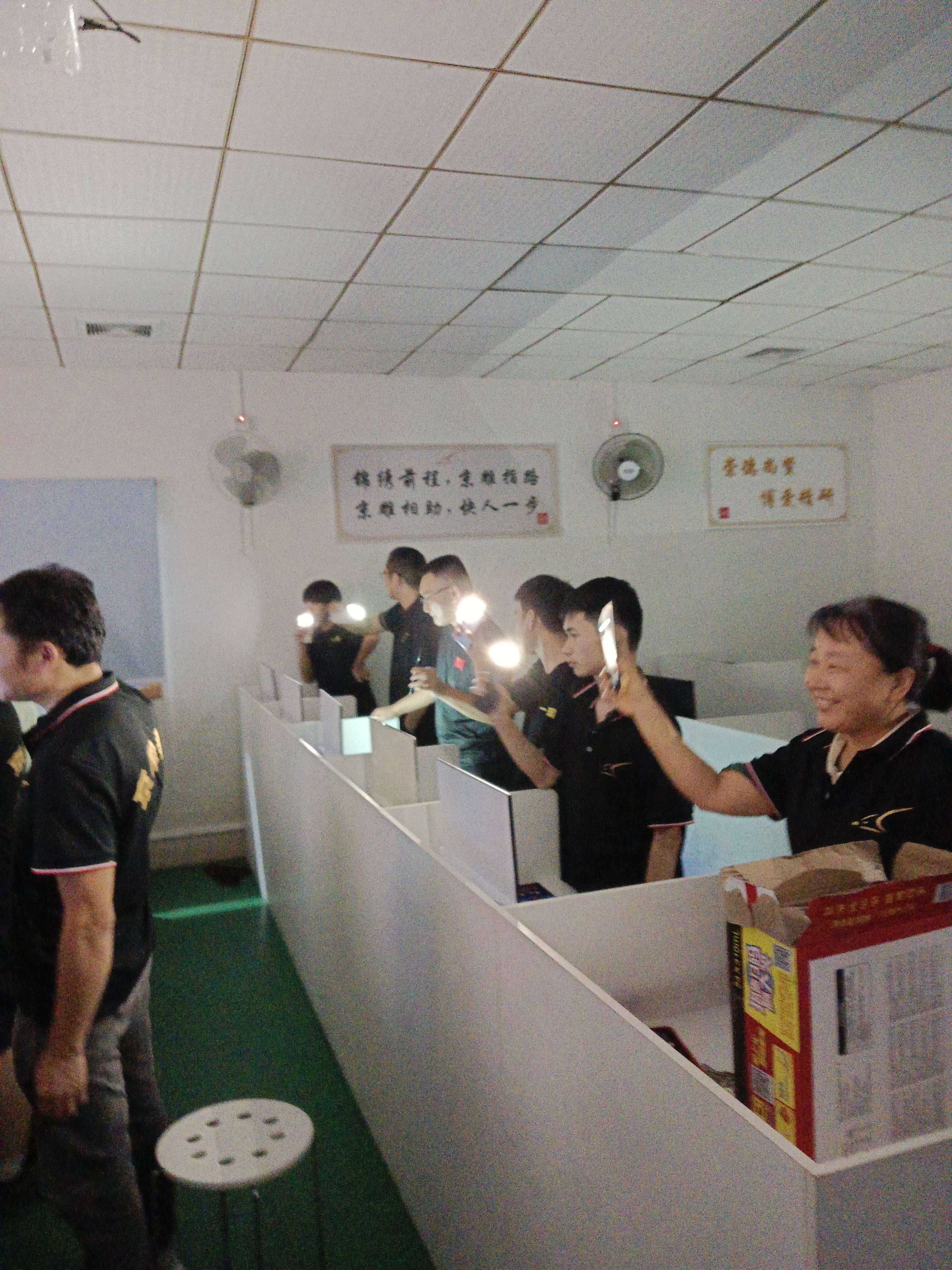 我校为学员举行生日庆祝会